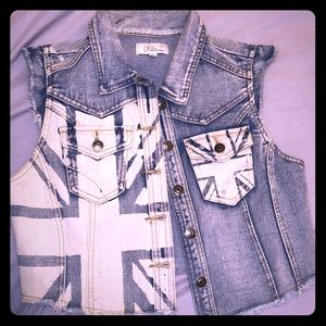 ChiQle denim vest. Size Large. Crop style.
